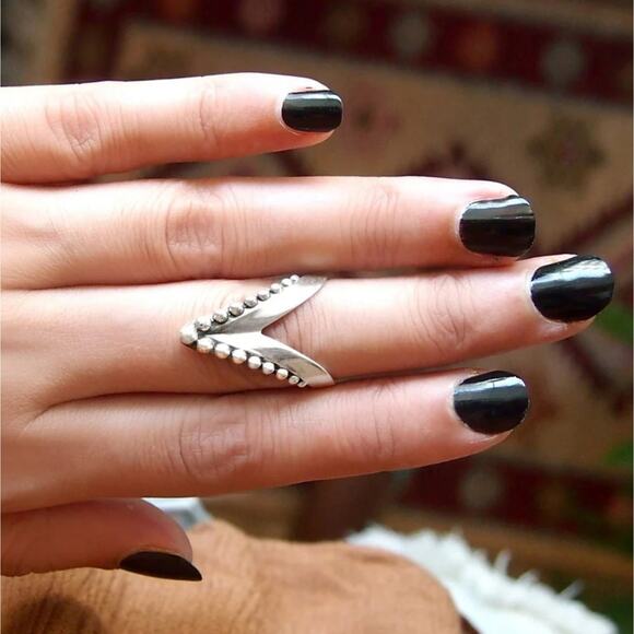 Full Finger Punk Ring Silver Plated Chevron Cuff, Retro V-Design - Picture 5 of 9